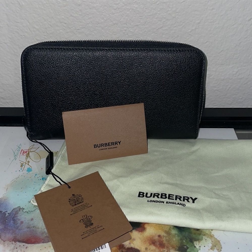 NWT Burberry Elmore Black Leather Full Zippy Wallet 🖤 - Picture 4 of 4